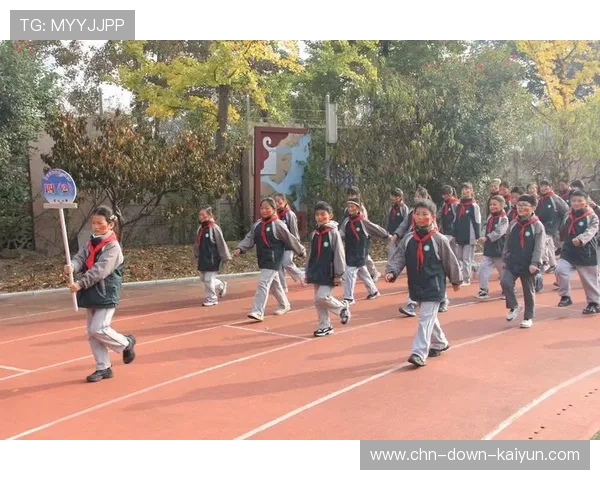 学校阳光体育活动强化学生体质，增强组织纪律性